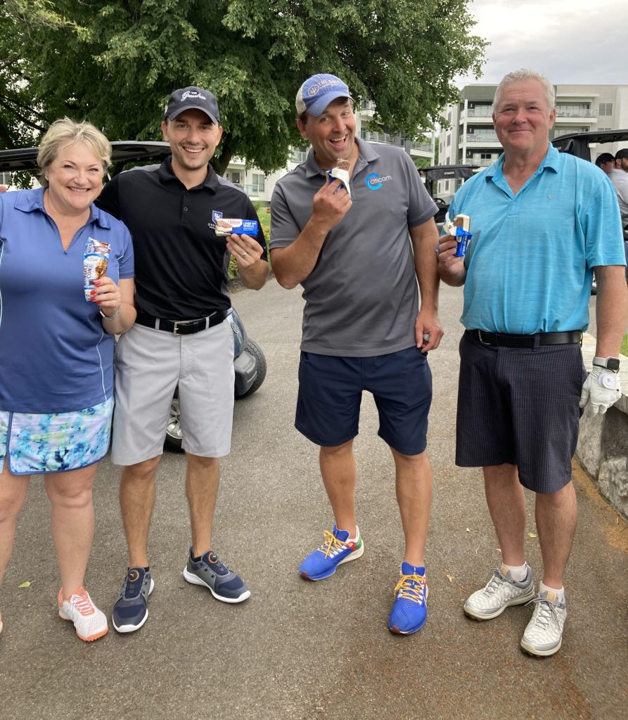 golf players with icecream