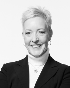 lori staff page headshot2 (240 x 300 px)